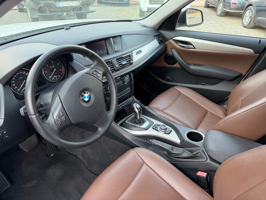 BMW X1 xDrive18d automatik navigacija, fotografija 10