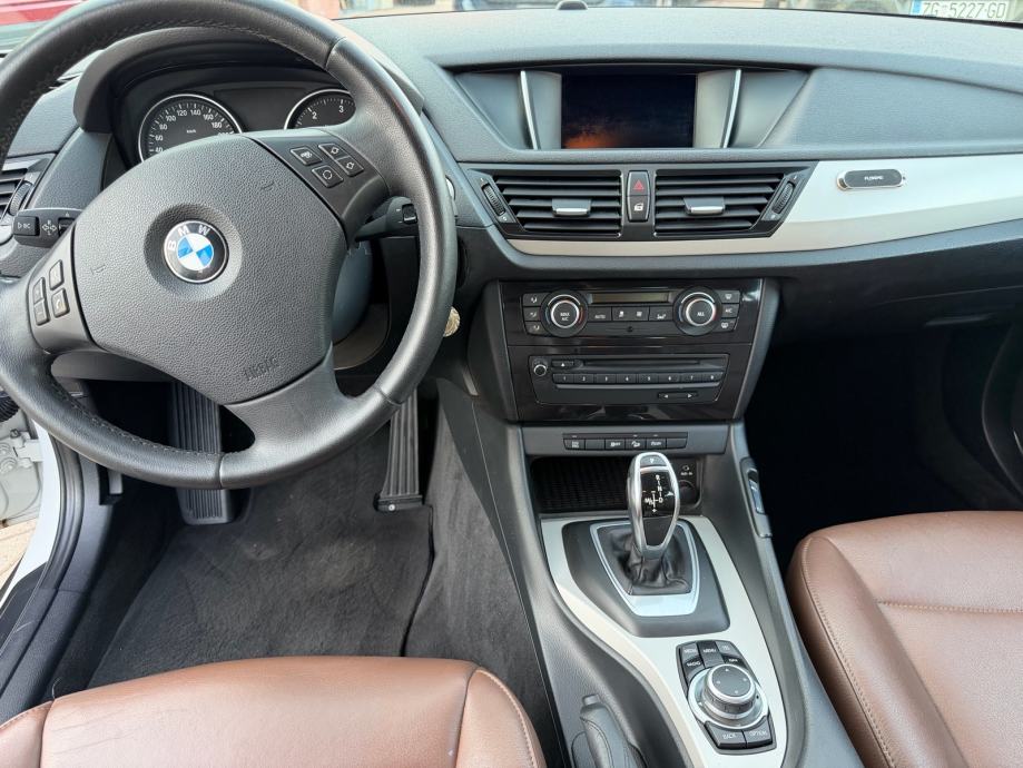 BMW X1 xDrive18d automatik navigacija, fotografija 11