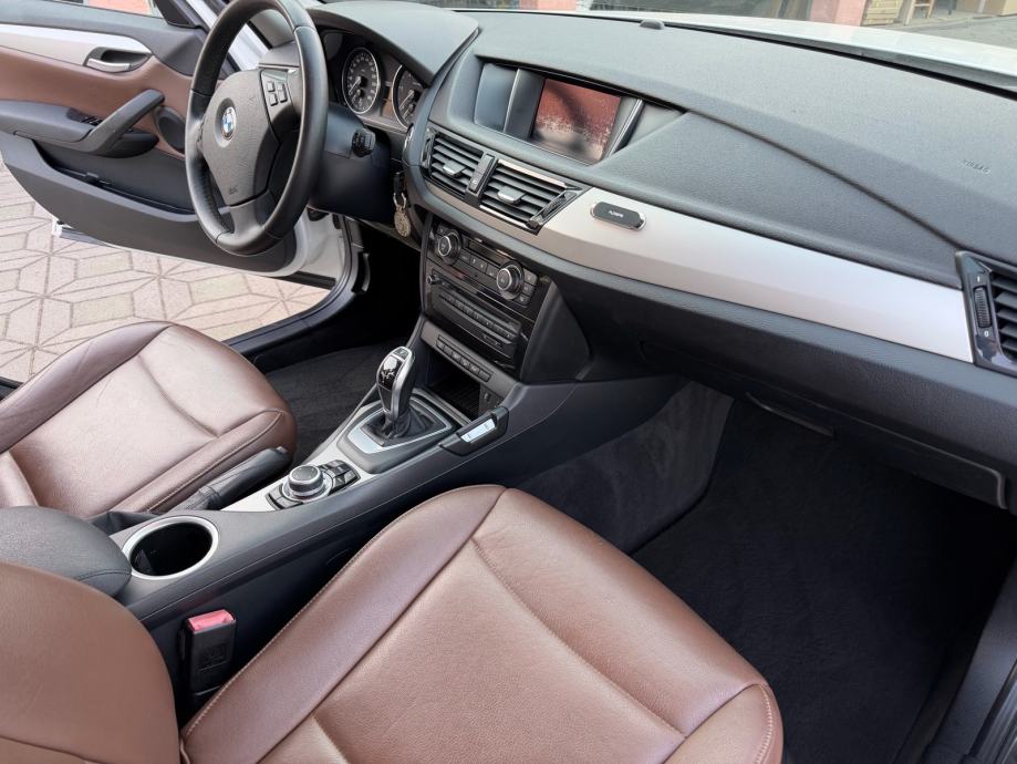 BMW X1 xDrive18d automatik navigacija, fotografija 12