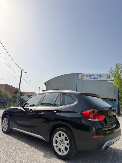 BMW X1 xDrive18d *AUTOMATIK*NOVI SET LANCA*SERVISNA KNJIGA!, fotografija 3