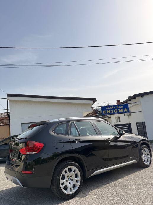 BMW X1 xDrive18d *AUTOMATIK*NOVI SET LANCA*SERVISNA KNJIGA!, fotografija 4