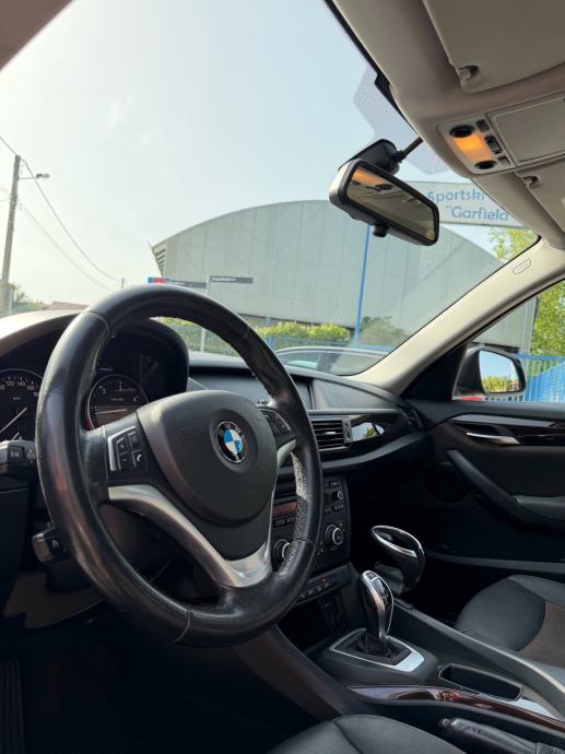 BMW X1 xDrive18d *AUTOMATIK*NOVI SET LANCA*SERVISNA KNJIGA!, fotografija 8