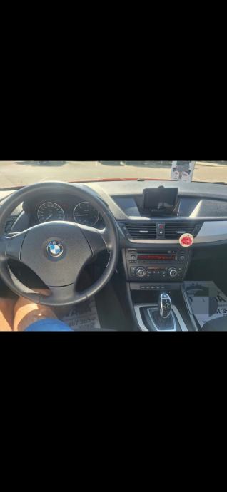 BMW X1 xDrive18d automatik, fotografija 10