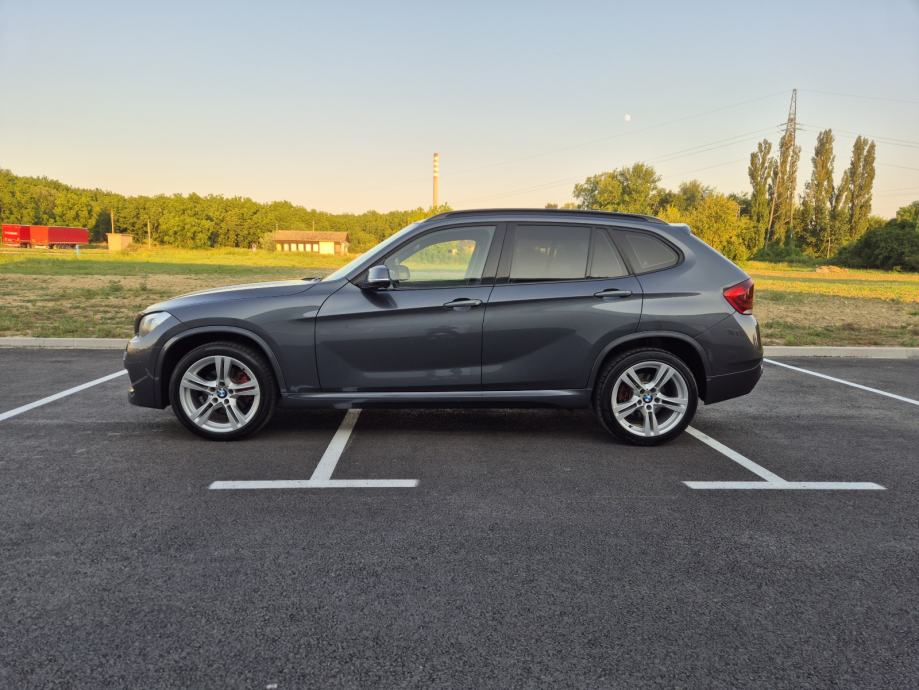 BMW X1 xDrive18d, M-paket, fotografija 2