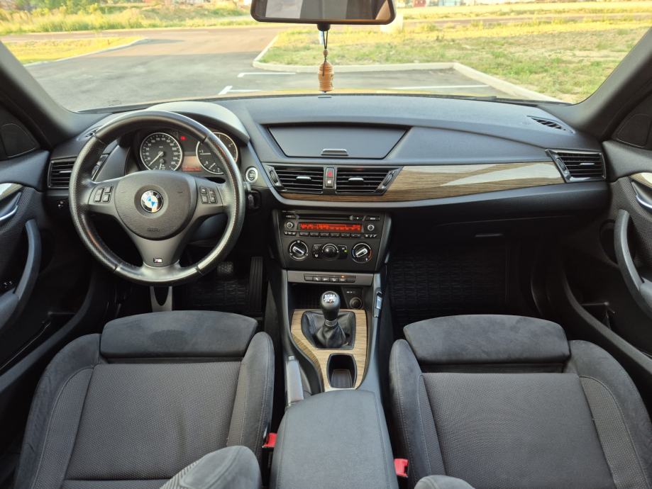 BMW X1 xDrive18d, M-paket, fotografija 11