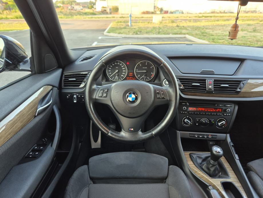 BMW X1 xDrive18d, M-paket, fotografija 13
