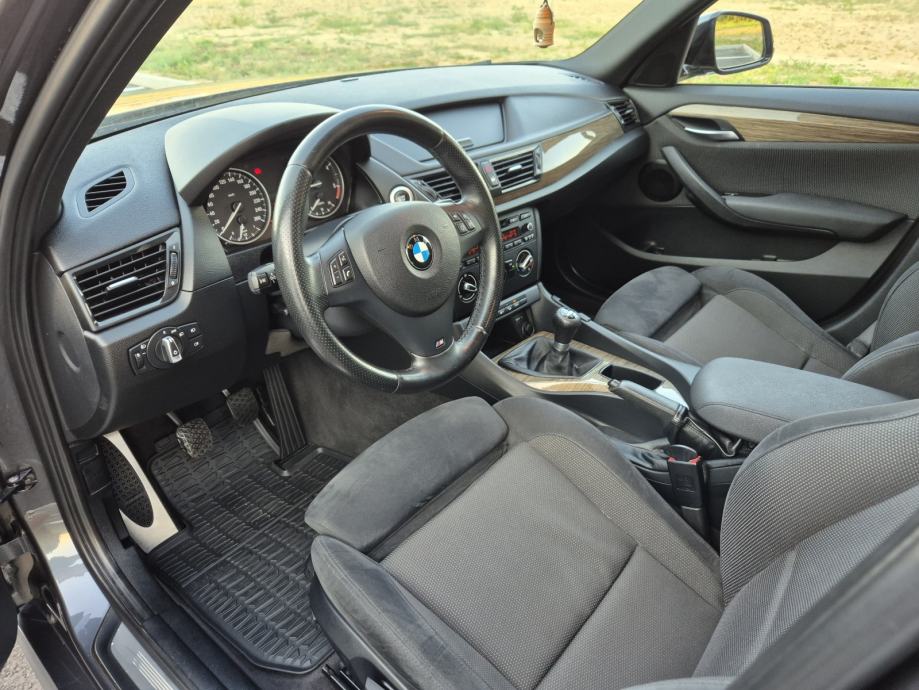 BMW X1 xDrive18d, M-paket, fotografija 12