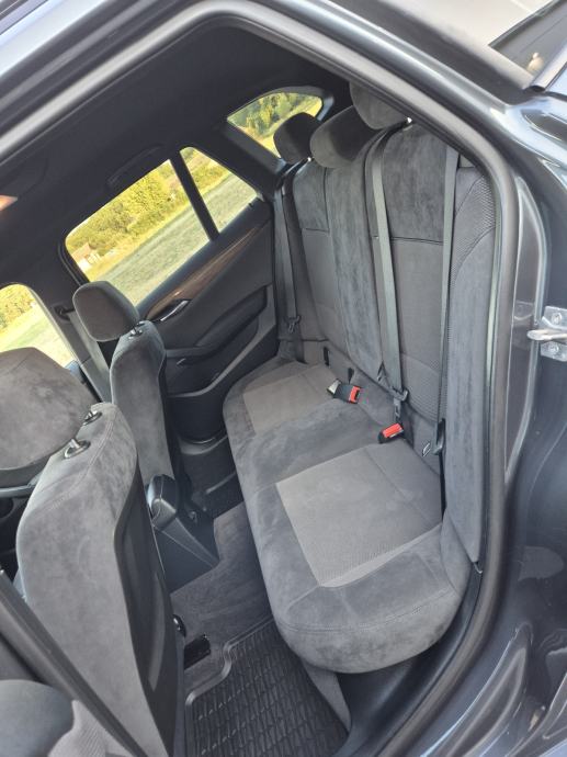 BMW X1 xDrive18d, M-paket, fotografija 15