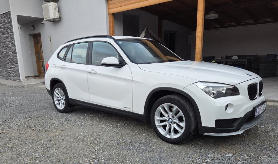 BMW X1 xDrive18d servisna, sport paket 4x4, pogled izvana - slika 2