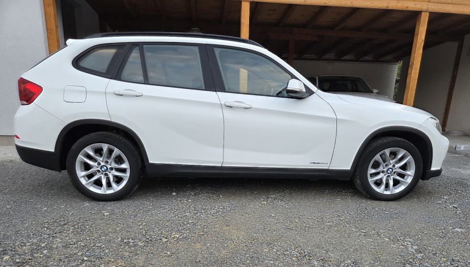 BMW X1 xDrive18d servisna, sport paket 4x4, pogled izvana - slika 3