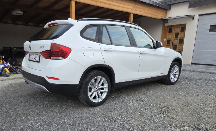 BMW X1 xDrive18d servisna, sport paket 4x4, pogled izvana - slika 4
