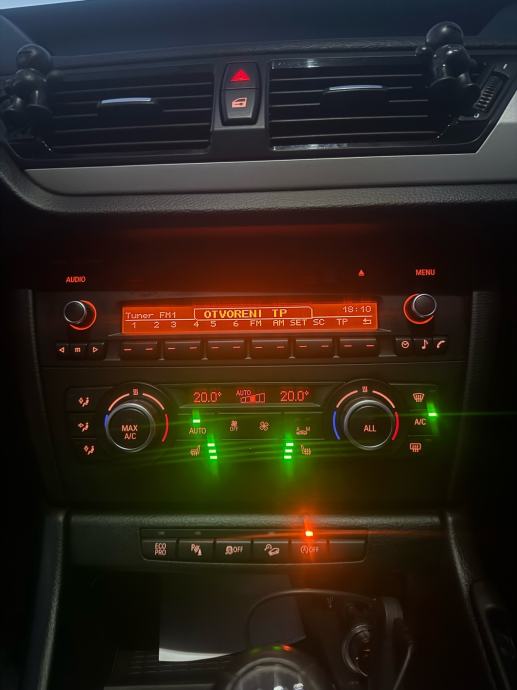 BMW X1 xDrive18d, fotografija 14