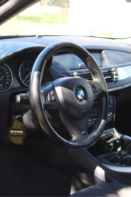 BMW X1 xDrive18d, fotografija 10