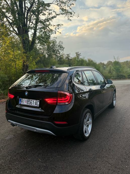 BMW X1 xDrive18d, fotografija 5
