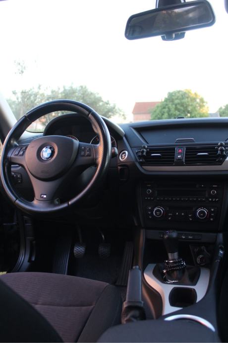 BMW X1 xDrive18d, fotografija 11