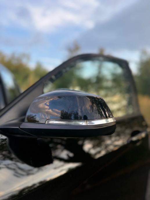 BMW X1 xDrive18d, fotografija 8