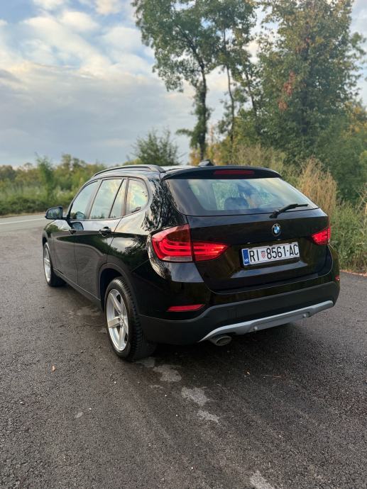 BMW X1 xDrive18d, fotografija 3