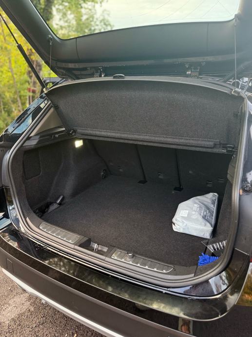 BMW X1 xDrive18d, fotografija 18