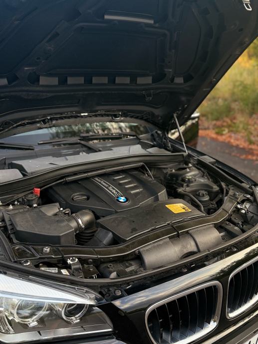 BMW X1 xDrive18d, fotografija 19