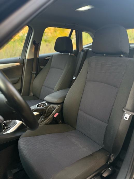 BMW X1 xDrive18d, fotografija 16