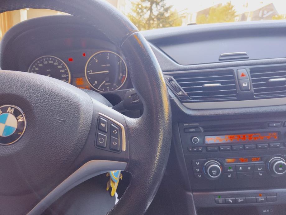 BMW X1 sDrive18d, fotografija 7