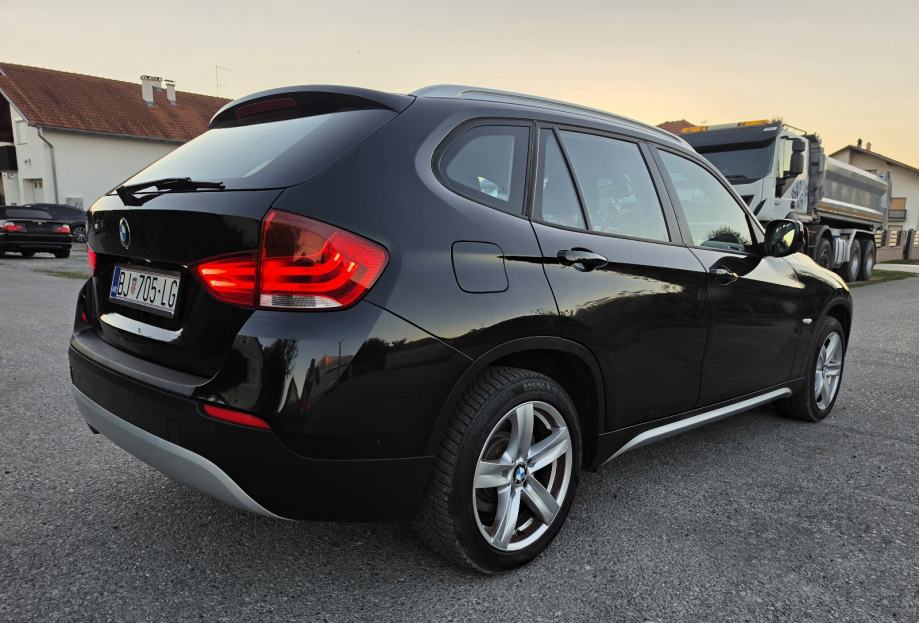 BMW X1 xDrive20d, 4×4, xenon, navigacija, obavljen servis, reg 1.g, fotografija 7