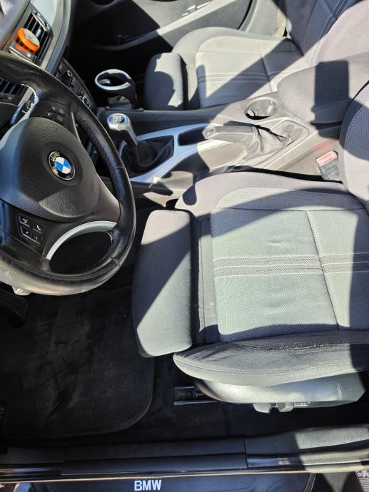 BMW X1 xDrive20d, 4×4, xenon, navigacija, obavljen servis, reg 1.g, fotografija 10
