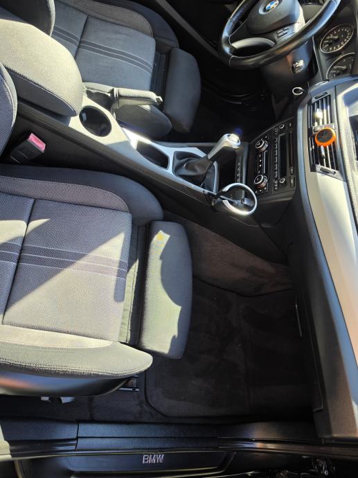 BMW X1 xDrive20d, 4×4, xenon, navigacija, obavljen servis, reg 1.g, fotografija 12