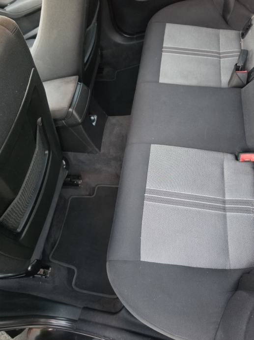 BMW X1 xDrive20d, 4×4, xenon, navigacija, obavljen servis, reg 1.g, fotografija 18