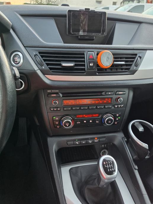 BMW X1 xDrive20d, 4×4, xenon, navigacija, obavljen servis, reg 1.g, fotografija 16