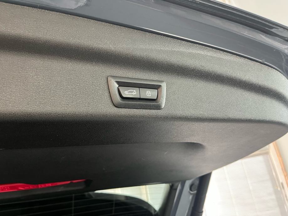 BMW X1 xDrive20d, fotografija 10