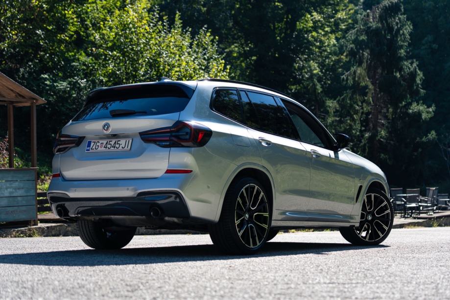 Bmw X3 2.0d xdrive, reg 08/2027, servisna, fotografija 2