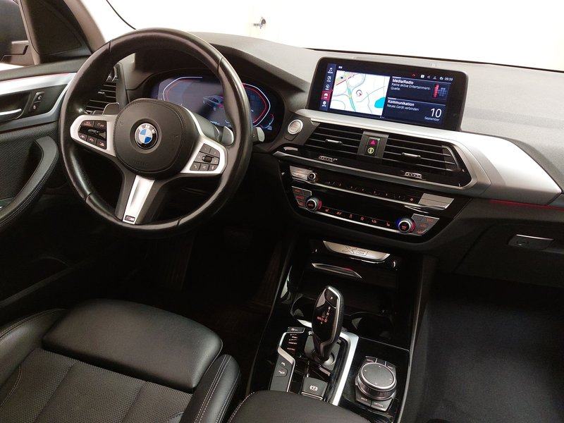 BMW X3 xDrive20d Advantage • HUD • digitalni instrumenti, fotografija 17