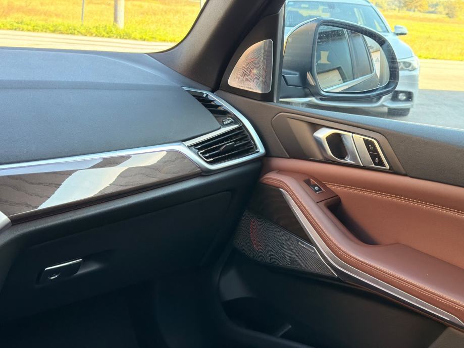 BMW X5 Xdrive 45e, PDV, 106+24tkm, panorama, laseri, fotografija 11