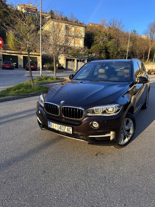 BMW X5 xDrive30d, adapt. ovjes, headsup, kuka, Bang&Olufsen , panora., fotografija 4