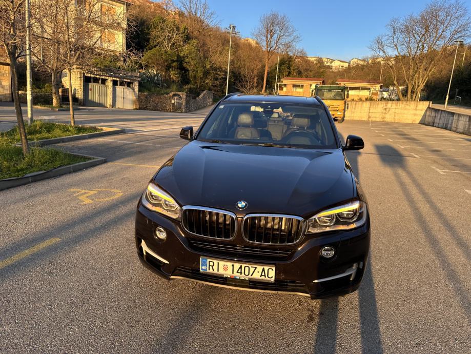 BMW X5 xDrive30d, adapt. ovjes, headsup, kuka, Bang&Olufsen , panora., fotografija 5