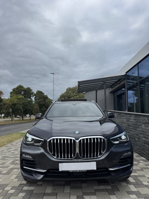 BMW X5 xDrive45e JAMSTVO ! - PANORAMA - ZRAČNI OVJES - SPORTLINE U PDV, fotografija 3