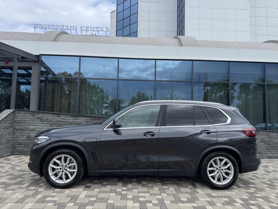 BMW X5 xDrive45e JAMSTVO ! - PANORAMA - ZRAČNI OVJES - SPORTLINE U PDV, fotografija 6