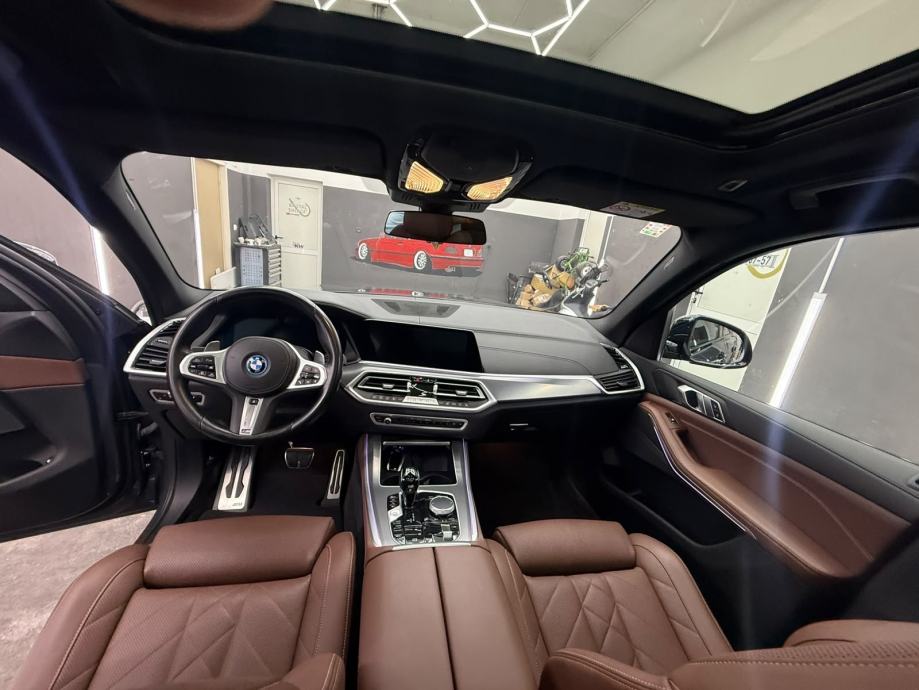 BMW X5 xDrive45e, fotografija 13