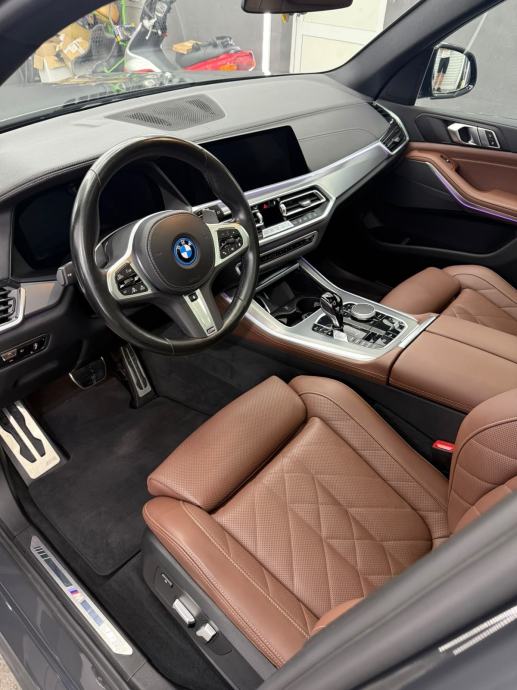 BMW X5 xDrive45e, fotografija 14