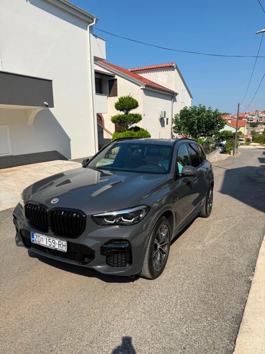 BMW X5 xDrive45e, fotografija 3