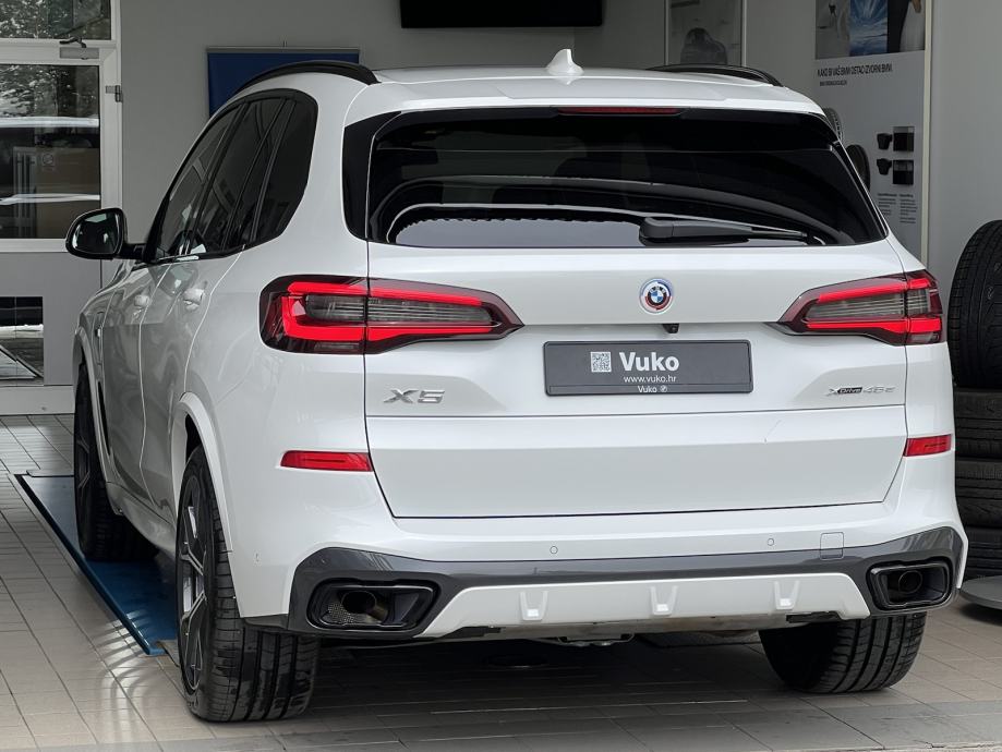 BMW X5 xDrive45e Mpaket Plug in Hibrid, 2022 god.