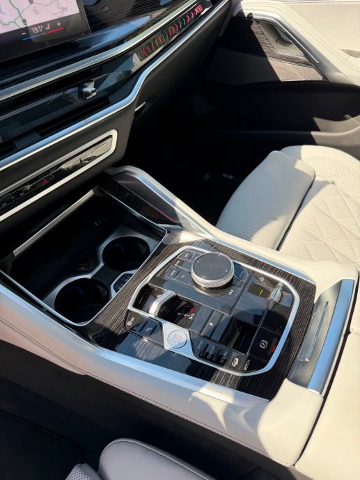 BMW X6 xDrive 30d 2026, fotografija 11