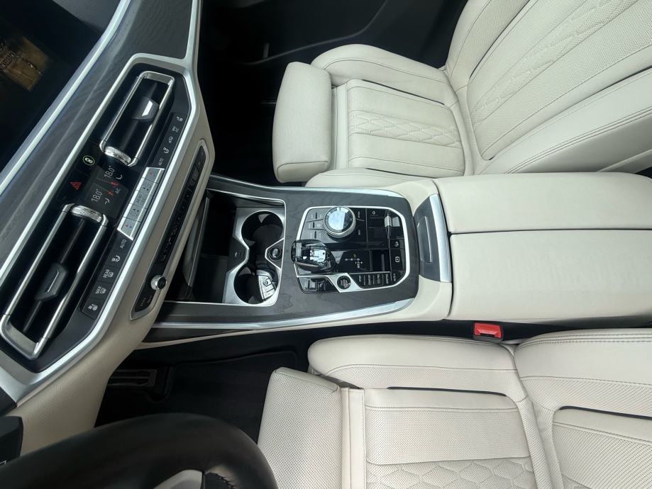 BMW X7 xDrive40d (može zamjena za radove i građevinski materijal), fotografija 11