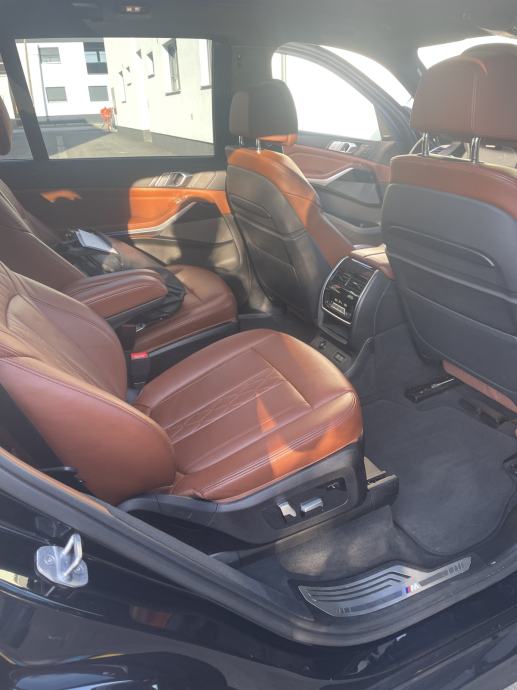 BMW X7 xDrive40i, fotografija 4