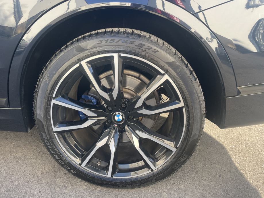 BMW X7 xDrive40i, fotografija 12