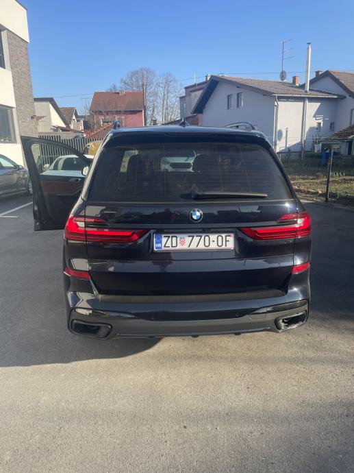 BMW X7 xDrive40i, fotografija 13