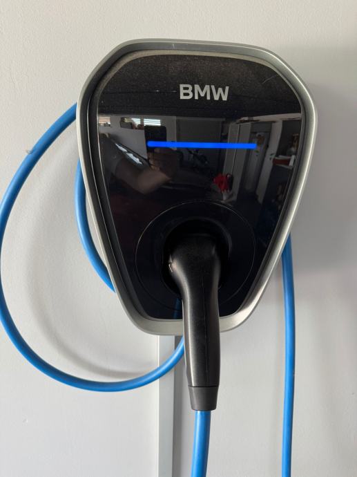 BMW XM - 4.4 HYBRID - 2023 GOD - ICONIC GLOW - INDIVIDUAL - U PDV-u!, fotografija 20