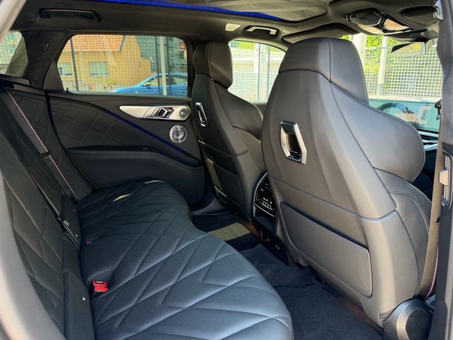 BMW XM **4.4 V8**M DRIVER’S PACKAGE**INDIVIDUAL**, fotografija 13