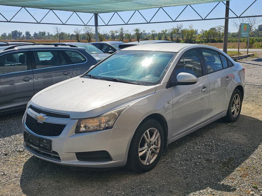 CHEVROLET CRUZE 1.6 BENZIN- motor problem, pogled izvana - slika 2
